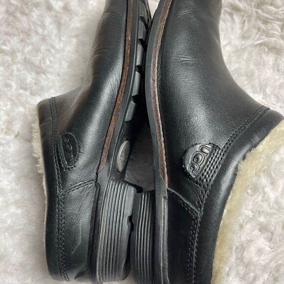 UGG Black leather clog sheepskin lining rubber soles size8 - Picture 5 of 9